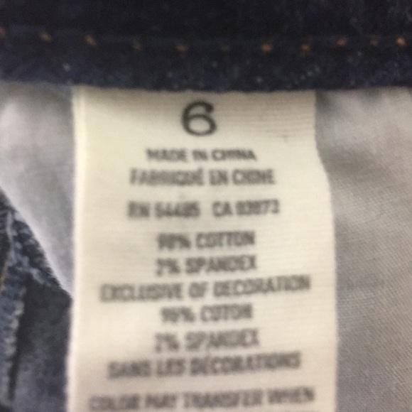 American Eagle Distressed Shorts Size 6 - Picture 9 of 9